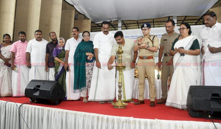 ലഹരിക്കെതിരായ പോരാട്ടത്തിൽ എല്ലാവരും രംഗത്തിറങ്ങണം മന്ത്രി വി.ഇ അബ്ദുൾ ഗഫൂർ ഓപ്പറേഷൻ തൂഫാൻ പദ്ധതിക്ക് ആലുവയിൽ തുടക്കം