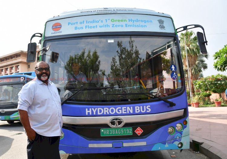 സംസ്ഥാനത്ത് ഹൈഡ്രജൻ ബസുകൾ വരുന്നു? ഡൽഹിയിൽ നേരിട്ടെത്തി പഠിച്ച് ഗതാഗത മന്ത്രി സി.പി. ജോൺ