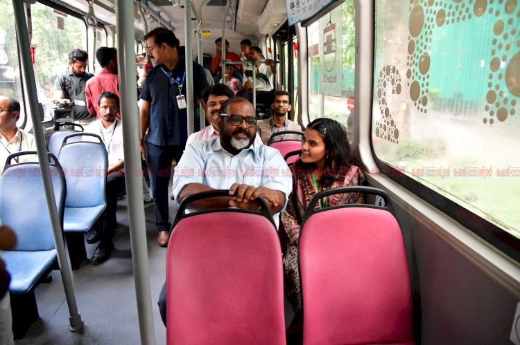 സംസ്ഥാനത്ത് ഹൈഡ്രജൻ ബസുകൾ വരുന്നു? ഡൽഹിയിൽ നേരിട്ടെത്തി പഠിച്ച് ഗതാഗത മന്ത്രി സി.പി. ജോൺ