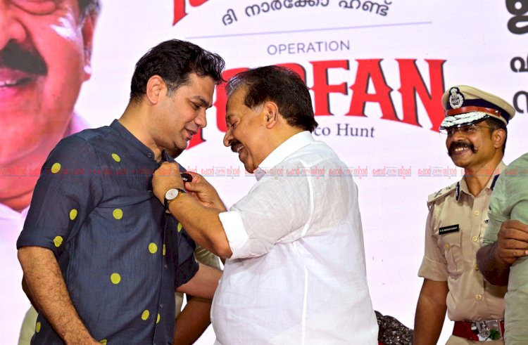 ഞാൻ എന്റെ ക്യാമ്പസിന്റെ കാവലാളാണ് ; സെന്റ് തെരേസാസ് കോളേജിൽ ലഹരി വിരുദ്ധ പ്രതിജ്ഞയുമായി മന്ത്രിയും വിദ്യാർത്ഥികളും