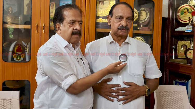 ലഹരിവിരുദ്ധ പോരാട്ടത്തിന് കരുത്തായി വന്ദനയുടെ ഓർമ്മകൾ പിതാവിന് തൂഫാൻ വാറിയർ ബാഡ്ജ് അണിയിച്ച് രമേശ് ചെന്നിത്തല