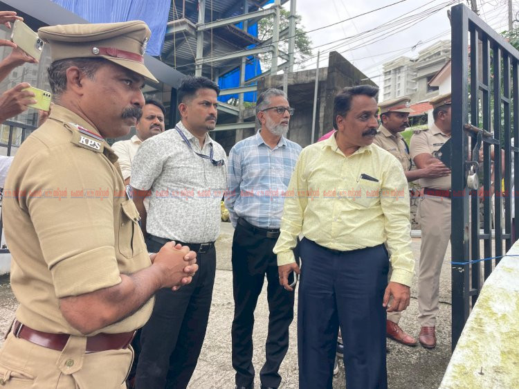 ​സൈക്കിൾ അപകടത്തിൽ കുട്ടി മരിച്ച സംഭവം ബാലാവകാശ കമ്മീഷൻ സ്വമേധയാ കേസെടുത്തു തൃക്കാക്കര നഗരസഭയ്ക്ക് കർശന നിർദ്ദേശം