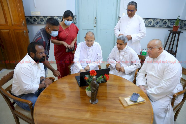ഡിജിറ്റൽ സെൻസസ് 2027 വരാപ്പുഴ ആർച്ച് ബിഷപ്പ് ഡോ. ജോസഫ് കളത്തിപ്പറമ്പിൽ സെൽഫ് ഇന്യൂമറേഷൻ പൂർത്തിയാക്കി
