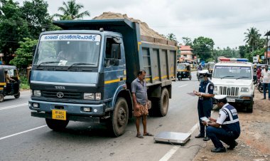 ​എറണാകുളത്ത് മോട്ടോർ വാഹന വകുപ്പിന്റെ മിന്നൽ പരിശോധന 65 വാഹനങ്ങൾ കുടുങ്ങി, 21.48 ലക്ഷം രൂപ പിഴ