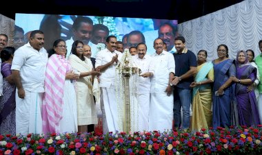 വിദ്യാർത്ഥികൾ നാടിന്റെ സ്വപ്നവും പ്രതീക്ഷയും ആലുവ പ്രതിഭാ സംഗമത്തിൽ മുഖ്യമന്ത്രി വി ഡി സതീശൻ