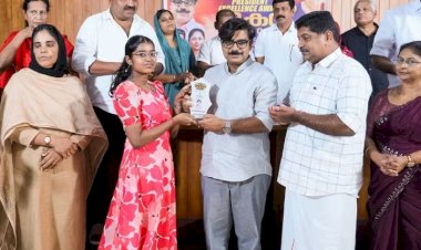​ആവോലി ഗ്രാമപഞ്ചായത്ത് പ്രസിഡന്റ്സ് എക്സലൻസ് അവാർഡ് വിതരണം മൂവാറ്റുപുഴ എം.എൽ.എ ഡോ. മാത്യു കുഴൽനാടൻ ഉദ്ഘാടനം ചെയ്തു