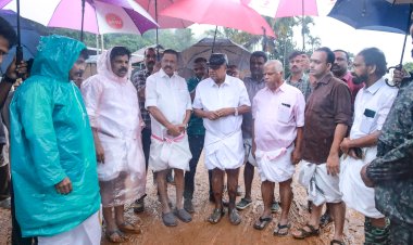 പ്രതിപക്ഷ നേതാവ് പിണറായി വിജയൻ ദുരന്ത പ്രദേശം സന്ദർശിച്ചു