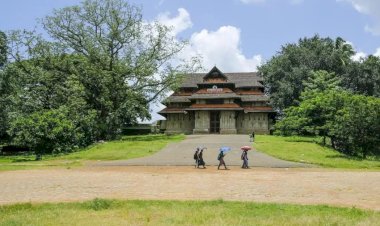 തേക്കിൻകാട് മൈതാനത്ത് രാഷ്ട്രീയ യോഗങ്ങൾക്ക് പൂർണ നിരോധനം സുപ്രധാന ഉത്തരവുമായി ഹൈക്കോടതി