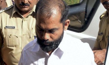 സോളർ തട്ടിപ്പ് കേസ് ഉമ്മൻചാണ്ടിയുടെ മുൻ പി.എ ടെന്നി ജോപ്പനെ പ്രതിപ്പട്ടികയിൽ നിന്ന് ഒഴിവാക്കി ഹൈക്കോടതി