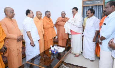 ​ഗുരുദേവ ദർശനങ്ങൾക്ക് കാലാതീതമായ പ്രസക്തി ശിവഗിരി മഠം സന്ദർശിച്ച് മന്ത്രി കെ. മുരളീധരൻ