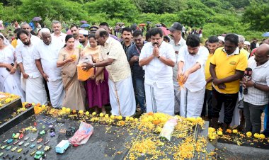 മുണ്ടക്കൈ ചൂരല്‍മല ദുരന്തം പുത്തുമല ഹൃദയഭൂമിയില്‍ സര്‍വ്വമത പ്രാര്‍ത്ഥനയും പുഷ്പാര്‍ച്ചനയും നടന്നു