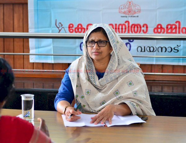 സാമൂഹ്യ മാധ്യമങ്ങളും ഓൺലൈൻ ആപ്പുകളും കർശന പരിശോധനയ്ക്ക് വിധേയമാക്കണം വനിതാ കമ്മീഷൻ