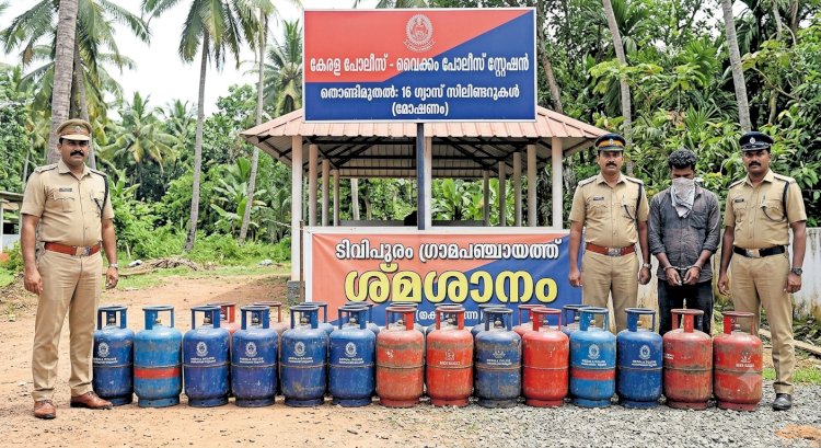 ശ്മശാനത്തിൽ നിന്ന് ഗ്യാസ് സിലിണ്ടറുകൾ മോഷ്ടിച്ച് തട്ടുകടയിൽ വിറ്റു ടിവിപുരം സ്വദേശി അറസ്റ്റിൽ