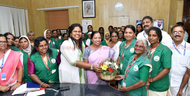 മന്ത്രി കെ.എ. തുളസിക്ക് തൊളിക്കോട് ഗ്രാമപഞ്ചായത്ത് ഹരിതകർമ്മസേനയുടെ ആദരം