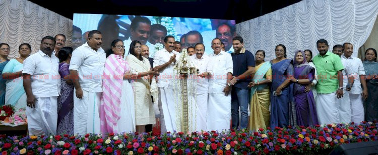 വിദ്യാർത്ഥികൾ നാടിന്റെ സ്വപ്നവും പ്രതീക്ഷയും ആലുവ പ്രതിഭാ സംഗമത്തിൽ മുഖ്യമന്ത്രി വി ഡി സതീശൻ