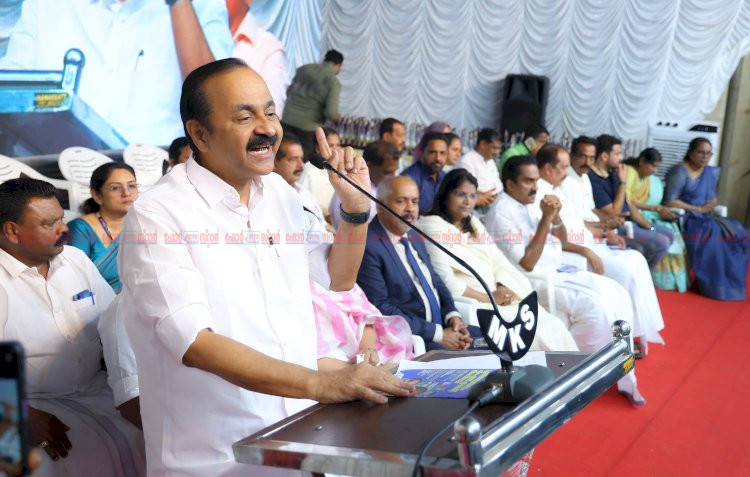 വിദ്യാർത്ഥികൾ നാടിന്റെ സ്വപ്നവും പ്രതീക്ഷയും ആലുവ പ്രതിഭാ സംഗമത്തിൽ മുഖ്യമന്ത്രി വി ഡി സതീശൻ