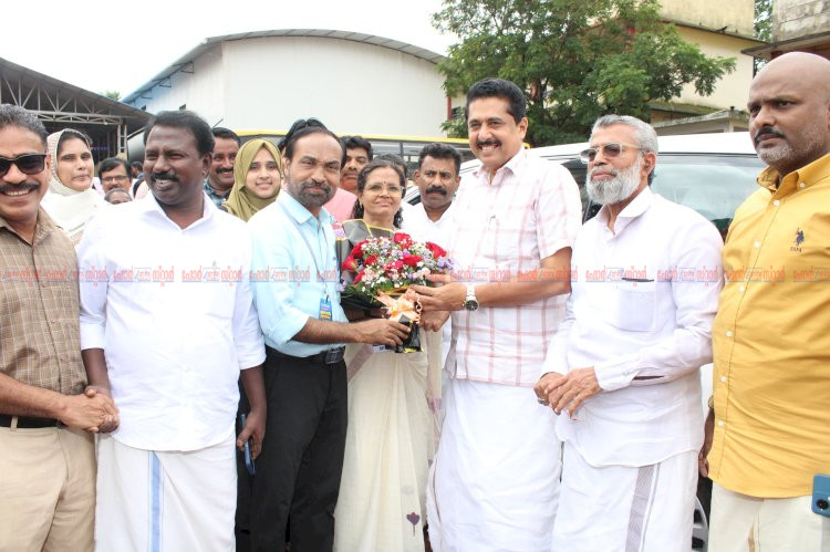 ആതവനാട് സ്കൂളിന് ഇനി പുത്തൻ മുഖം 3.90 കോടിയുടെ പുതിയ അക്കാദമിക് ബ്ലോക്ക് മന്ത്രി എൻ. ഷംസുദ്ദീൻ ഉദ്ഘാടനം ചെയ്തു