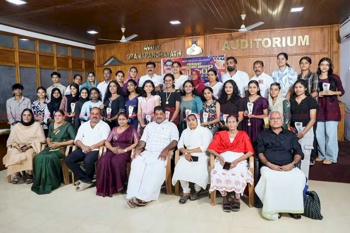 ​ആവോലി ഗ്രാമപഞ്ചായത്ത് പ്രസിഡന്റ്സ് എക്സലൻസ് അവാർഡ് വിതരണം മൂവാറ്റുപുഴ എം.എൽ.എ ഡോ. മാത്യു കുഴൽനാടൻ ഉദ്ഘാടനം ചെയ്തു
