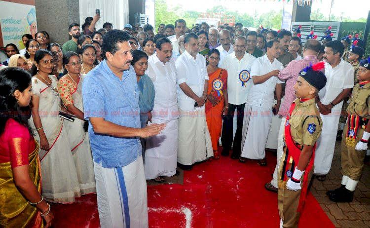 വിദ്യാഭ്യാസ മേഖലയെ ആഗോള നിലവാരത്തിലേക്ക് ഉയർത്തും പ്ലസ് വൺ പ്രവേശനോത്സവം മന്ത്രി എൻ ഷംസുദ്ദീൻ ഉദ്ഘാടനം ചെയ്തു