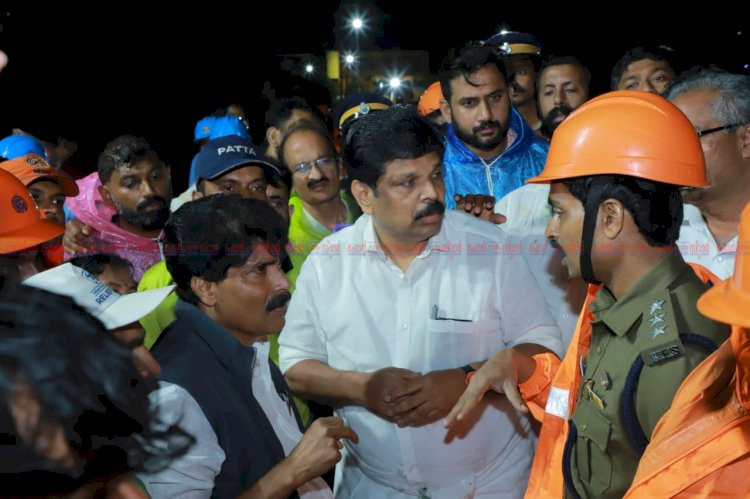​കള്ളാടി ദുരന്തം മന്ത്രിമാർ സ്ഥലം സന്ദർശിച്ചു മേപ്പാടി വിംസിൽ അവലോകന യോഗം ചേർന്നു, മരണപ്പെട്ടവരെ തിരിച്ചറിഞ്ഞു