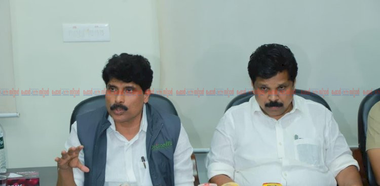 കള്ളാടി മണ്ണിടിച്ചിൽ രക്ഷാപ്രവർത്തനം നാല് സോണുകളായി തിരിച്ച് ഊർജിതമാക്കും മൂന്ന് മൃതദേഹങ്ങൾ ഇന്ന് നാട്ടിലെത്തിക്കും