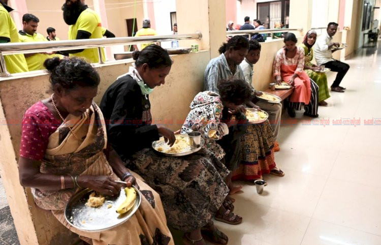 ദുരിതാശ്വാസ ക്യാമ്പിൽ ഒത്തൊരുമയുടെ കരുതൽ; കള്ളാടി മണ്ണിടിച്ചിൽ മേഖല സന്ദർശിക്കാൻ മുഖ്യമന്ത്രിയുമെത്തും