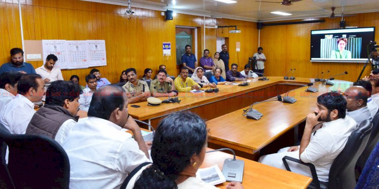 കള്ളാടി തുരങ്ക പാത മണ്ണിടിച്ചിൽ ദുരന്തനിവാരണ പ്രവർത്തനങ്ങൾ ഏകോപിപ്പിക്കാൻ പ്രിയങ്ക ഗാന്ധി എം.പി