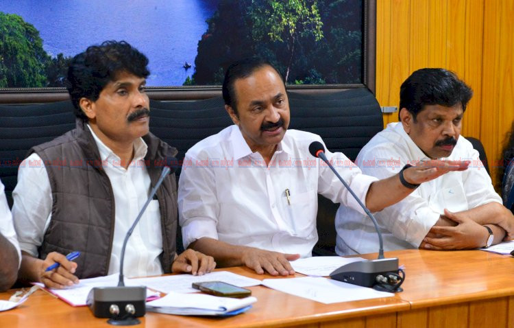 കള്ളാടി തുരങ്ക പാത മണ്ണിടിച്ചിൽ ദുരന്തനിവാരണ പ്രവർത്തനങ്ങൾ ഏകോപിപ്പിക്കാൻ പ്രിയങ്ക ഗാന്ധി എം.പി