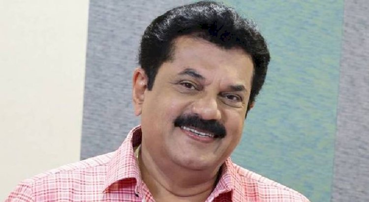 മുൻ എംഎൽഎ ബോർഡ് മാറ്റിയില്ല നടൻ മുകേഷിനെതിരെ പൊലീസിൽ പരാതി