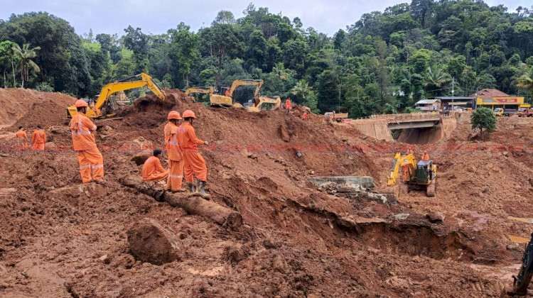 കള്ളാടി മണ്ണിടിച്ചിൽ ഹിമാചൽ സ്വദേശിക്കായുള്ള തിരച്ചിൽ തുടരുന്നു മേപ്പാടി ചൂരൽമല റോഡിൽ നാളെ ഗതാഗത നിയന്ത്രണം