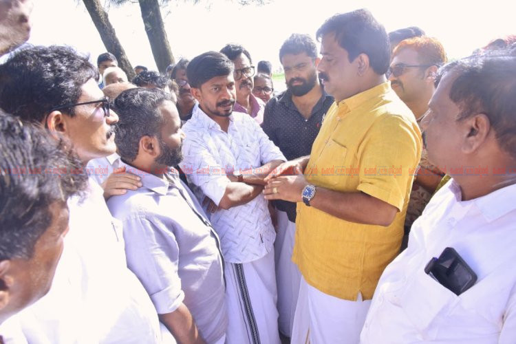 തിക്കോടിയിൽ ഫ്ലഡ്‌ലിറ്റ് സ്റ്റേഡിയം നിർമിക്കും കായിക മന്ത്രി ഒ.ജെ. ജനീഷ് കോടിക്കൽ സന്ദർശിച്ചു