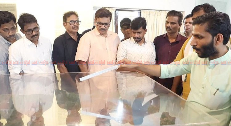 തിക്കോടിയിൽ ഫ്ലഡ്‌ലിറ്റ് സ്റ്റേഡിയം നിർമിക്കും കായിക മന്ത്രി ഒ.ജെ. ജനീഷ് കോടിക്കൽ സന്ദർശിച്ചു