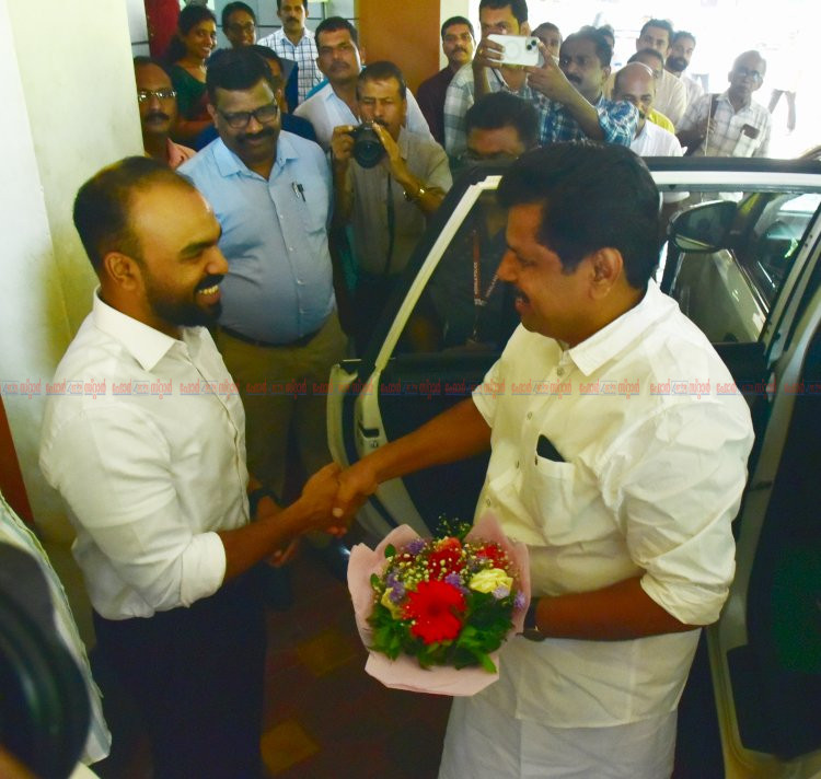 25,000 പേർക്ക് ഭൂമി തരം മാറ്റി നൽകുമെന്ന് റവന്യു മന്ത്രി എ.പി അനിൽകുമാർ കണ്ണൂരിൽ 2234 പട്ടയങ്ങൾ വിതരണം ചെയ്യും