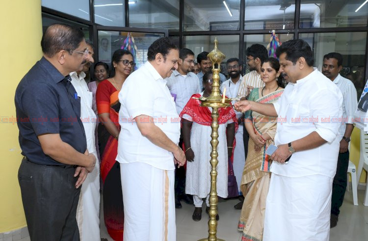 തിരുവനന്തപുരം കളക്ടറേറ്റിൽ നവീകരിച്ച ഫ്രണ്ട് ഓഫീസും സെക്യൂരിറ്റി ക്യാബിനും മന്ത്രി എ.പി അനിൽ കുമാർ ഉദ്ഘാടനം ചെയ്തു