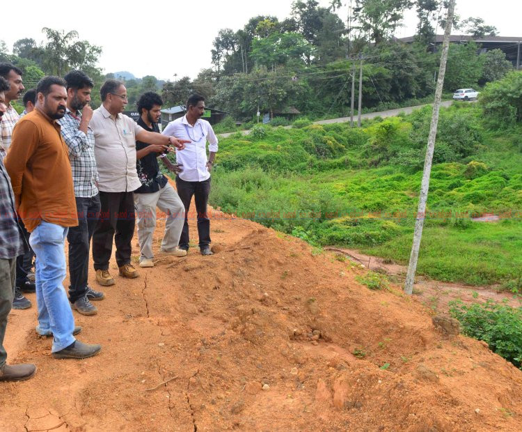 കള്ളാടി മണ്ണിടിച്ചിൽ മേഖല വിദഗ്ധ സമിതി സന്ദർശിച്ചു