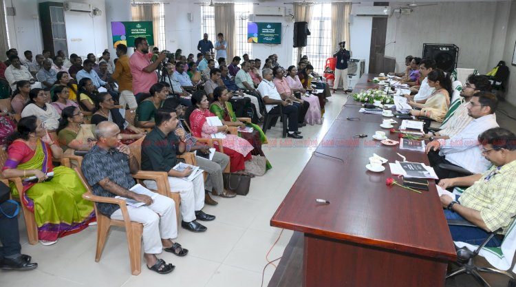 റവന്യൂ ഓഫീസുകൾ കൂടുതൽ സ്മാർട്ടാകണം, പരാതികൾ ഉടൻ തീർപ്പാക്കണം മന്ത്രി എ.പി അനിൽകുമാർ