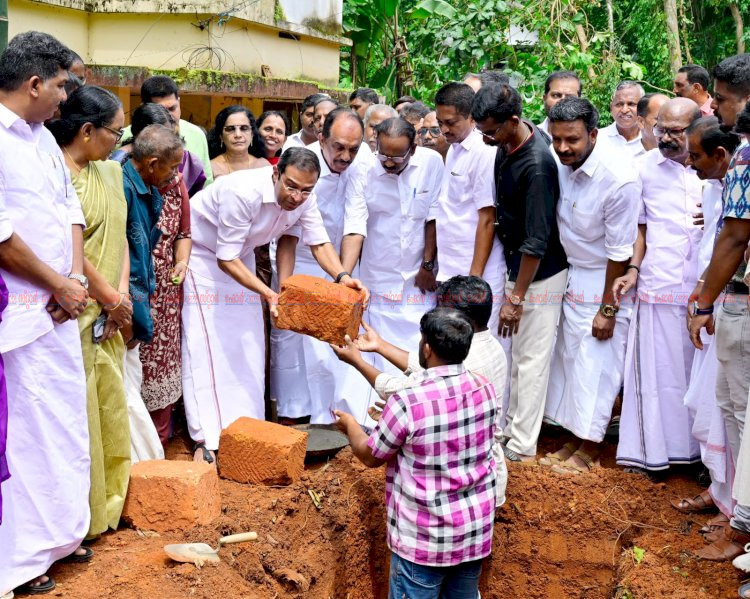 പര്യത്തുക്കാവ് നിവാസികൾക്ക് സ്വന്തം മണ്ണിൽ വീടുകളൊരുങ്ങുന്നു തറക്കല്ലിട്ടു