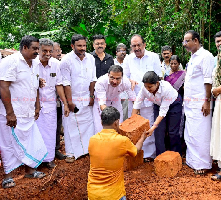 പര്യത്തുക്കാവ് നിവാസികൾക്ക് സ്വന്തം മണ്ണിൽ വീടുകളൊരുങ്ങുന്നു തറക്കല്ലിട്ടു