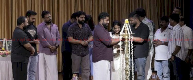 ഉർവ്വശിയും നവ്യയും ധ്യാനും ഒന്നിക്കുന്ന വിസിറ്റർ ; ഭദ്രദീപം തെളിയിച്ച് സ്വിച്ച് ഓൺ കർമ്മം നിർവ്വഹിച്ച് ദിലീപ്