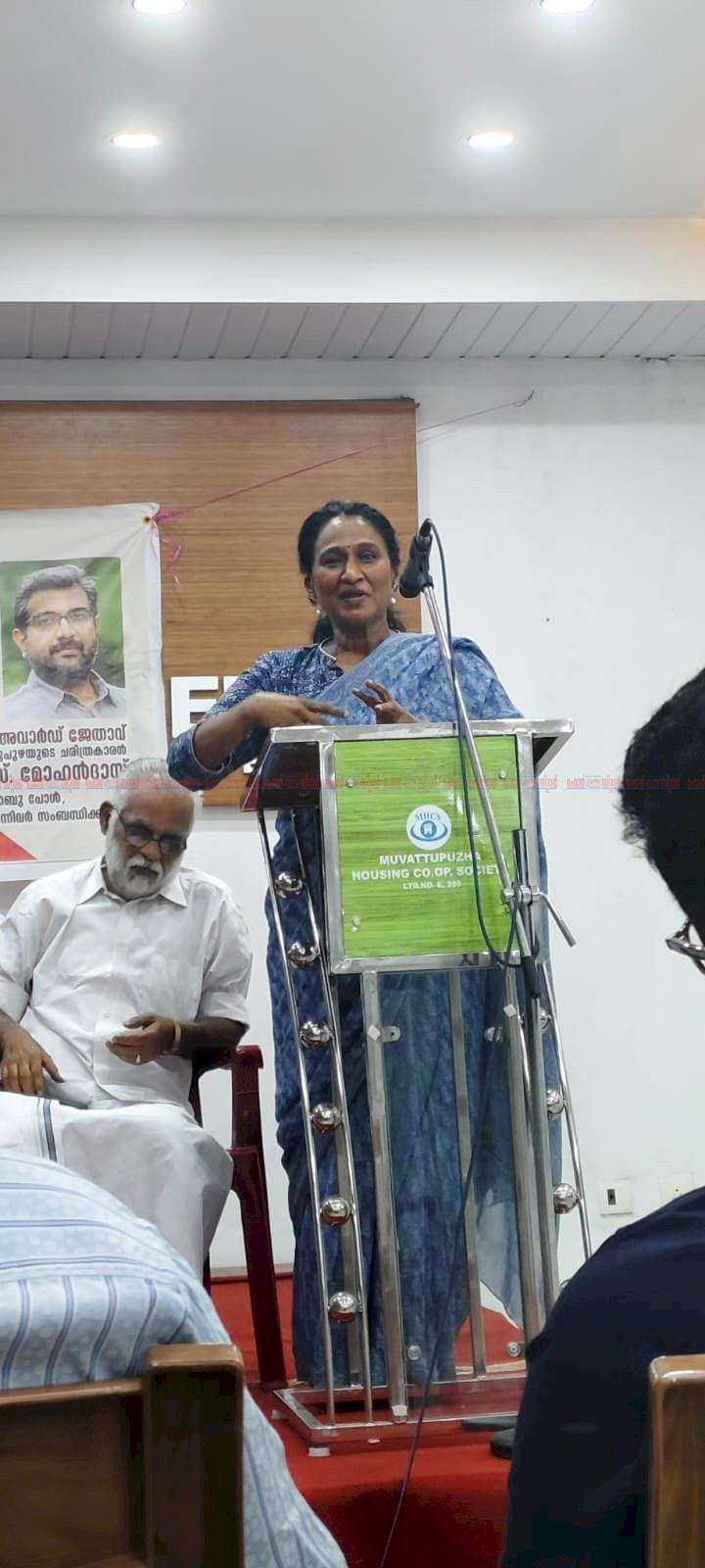 ​എൻ. പരമേശ്വരൻ നായർ അനുസ്മരണം പുരസ്കാരം സമ്മാനിച്ച് കുക്കു പരമേശ്വരൻ