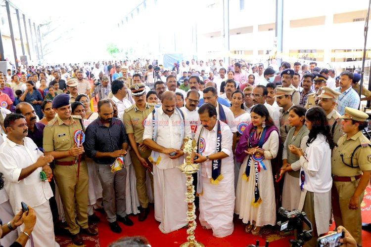 ശ്രവണസഹായി ലഭ്യമാക്കാൻ ഇടപെട്ട മന്ത്രിയെ നേരിൽക്കണ്ട് അഭിനന്ദ് ഹൃദയസ്പർശിയായ കൂടിക്കാഴ്ച