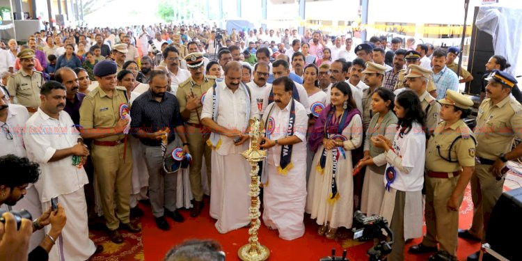 കുട്ടികളെ കുത്തിനിറച്ചുള്ള ഓട്ടോ യാത്ര അനുവദിക്കില്ല രമേശ് ചെന്നിത്തല