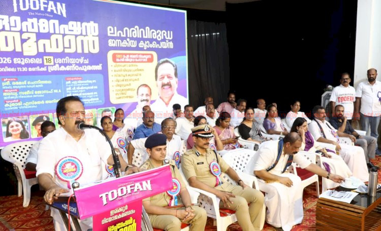 കുട്ടികളെ കുത്തിനിറച്ചുള്ള ഓട്ടോ യാത്ര അനുവദിക്കില്ല രമേശ് ചെന്നിത്തല