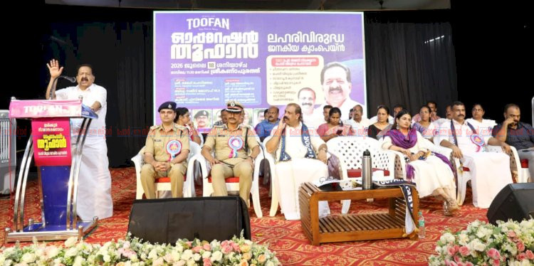 കുട്ടികളെ കുത്തിനിറച്ചുള്ള ഓട്ടോ യാത്ര അനുവദിക്കില്ല രമേശ് ചെന്നിത്തല