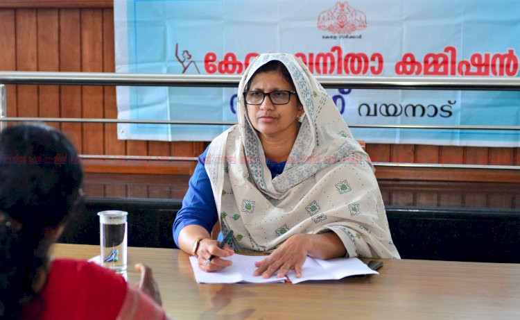 സാമൂഹ്യ മാധ്യമങ്ങളും ഓൺലൈൻ ആപ്പുകളും കർശന പരിശോധനയ്ക്ക് വിധേയമാക്കണം വനിതാ കമ്മീഷൻ