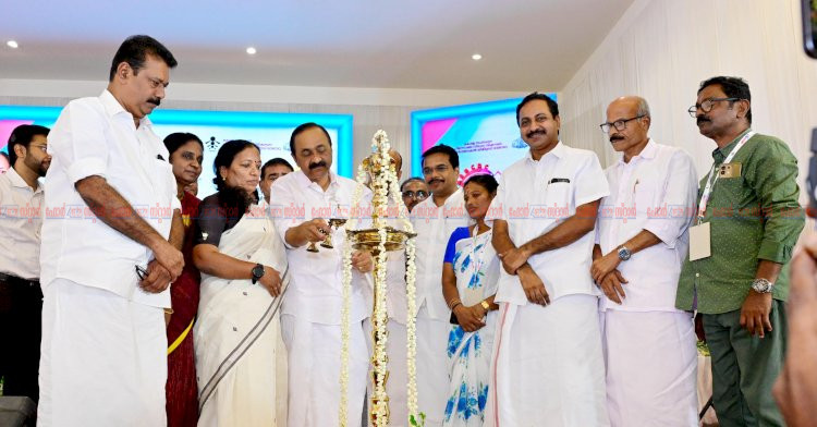 സ്ത്രീകളെ സ്വയംപര്യാപ്തരാക്കുക സർക്കാരിന്റെ പ്രധാന ലക്ഷ്യം മുഖ്യമന്ത്രി വി. ഡി. സതീശൻ