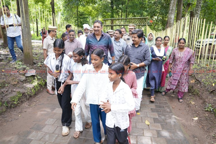 ആദിവാസി യുവാക്കൾക്ക് വനം വകുപ്പിൽ തൊഴിൽ അവസരം മന്ത്രി ഷിബു ബേബി ജോൺ