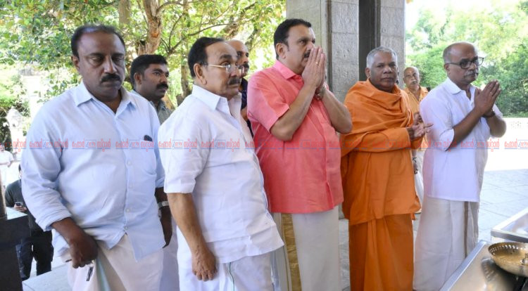 ​ഗുരുദേവ ദർശനങ്ങൾക്ക് കാലാതീതമായ പ്രസക്തി ശിവഗിരി മഠം സന്ദർശിച്ച് മന്ത്രി കെ. മുരളീധരൻ