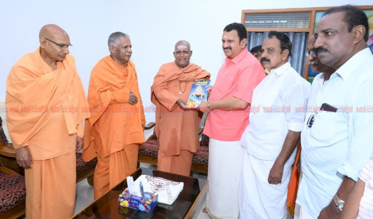 ​ഗുരുദേവ ദർശനങ്ങൾക്ക് കാലാതീതമായ പ്രസക്തി ശിവഗിരി മഠം സന്ദർശിച്ച് മന്ത്രി കെ. മുരളീധരൻ