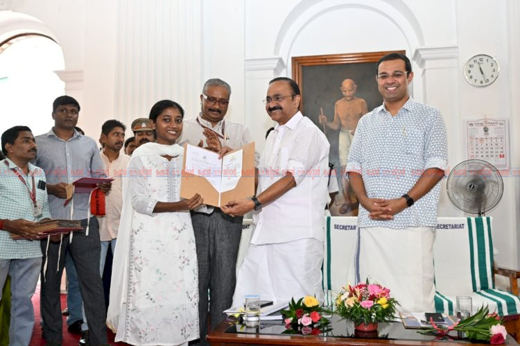 35 ലോ കോളേജ്അസി. പ്രൊഫസർമാർക്ക് നിയമന ഉത്തരവ് കൈമാറി മുഖ്യമന്ത്രി വി.ഡി. സതീശൻ